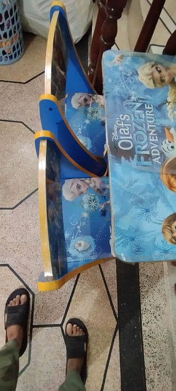 Frozen study table and 2 chairs for kids 11