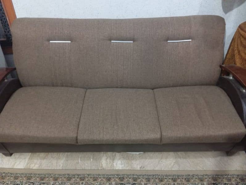 5 seaters sofa for sell 3