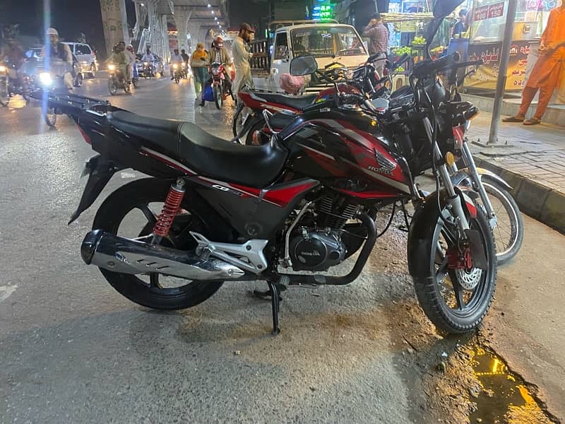 CB150F 2018 Black Color Rawalpindi Number 1