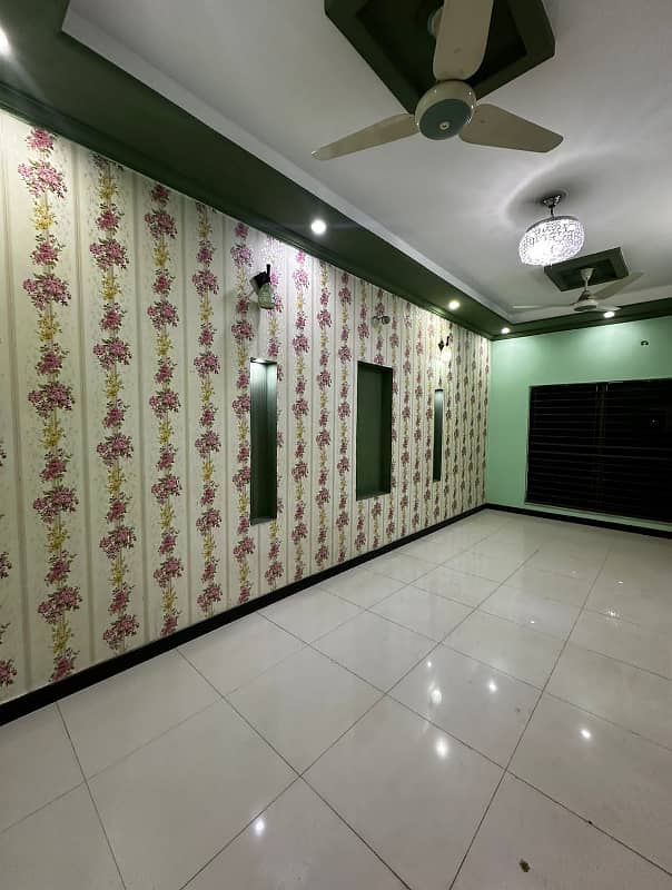 10 Marla Brand New house For Rent In Park View City Lahore. 4