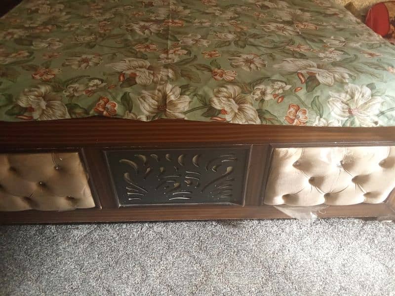 bed king size two side table lights or darssing light mirror k Sath. 3