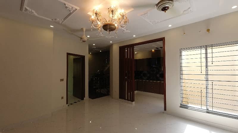 On Excellent Location 10 Marla House In Central Formanites Housing Scheme For Sale 19