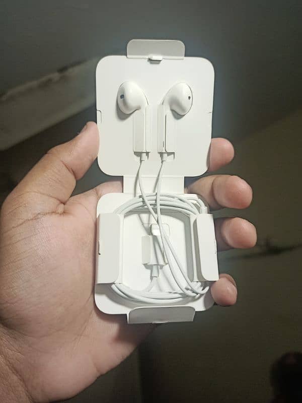 APPLE ORIGINAL HANDFREE 1