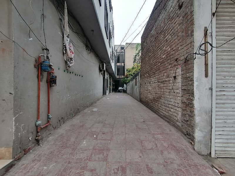 A Building Of 6 Marla In Bastami Road. Video Available 5