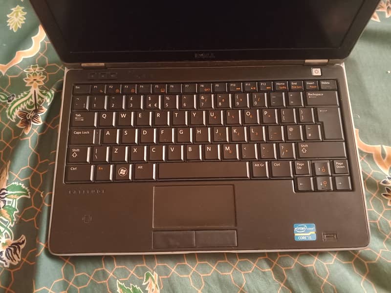 Dell lettitude Model E6220 Intel Core i5-2nd gen 4