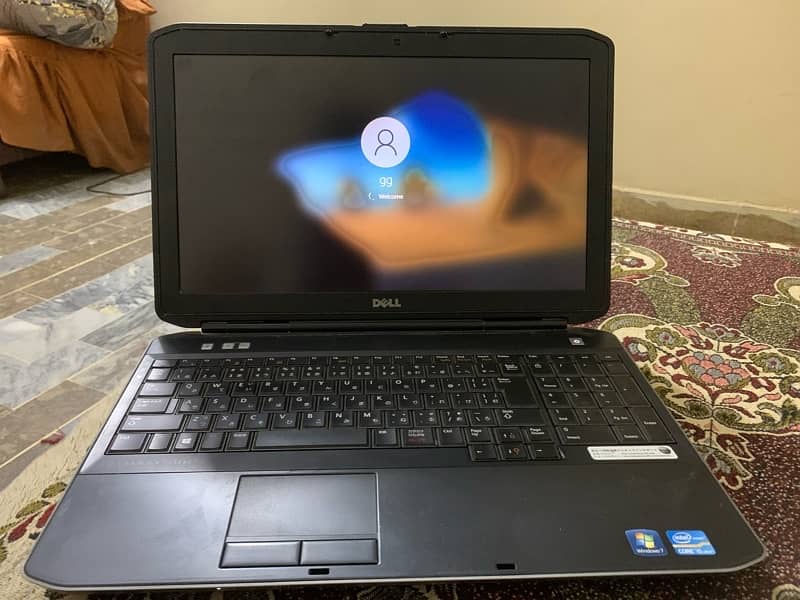 Dell Latitude E5530 0