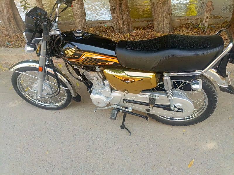 Honda 125 Golden Edition 1