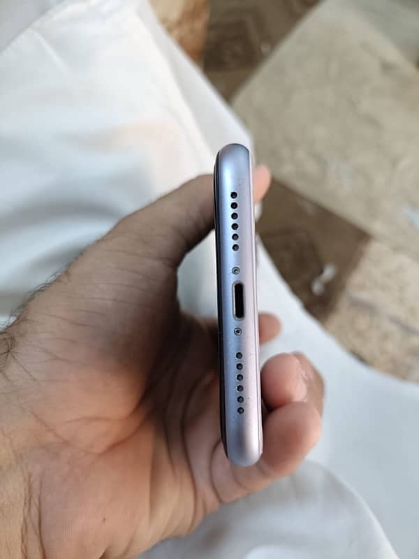 iPhone 11 jv 10by 10 lush condition 4