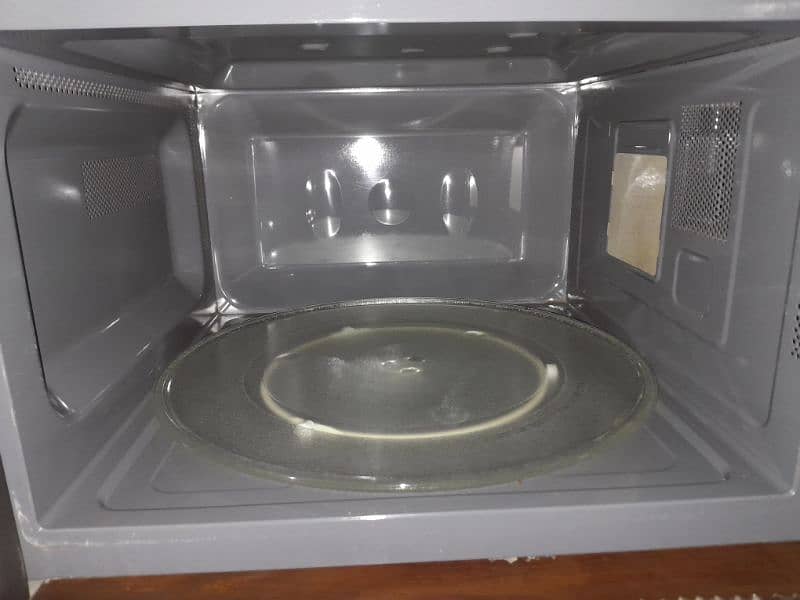 Homage Microwave oven 2