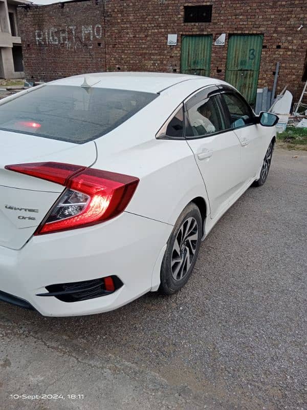 Honda Civic Oriel 2018 4