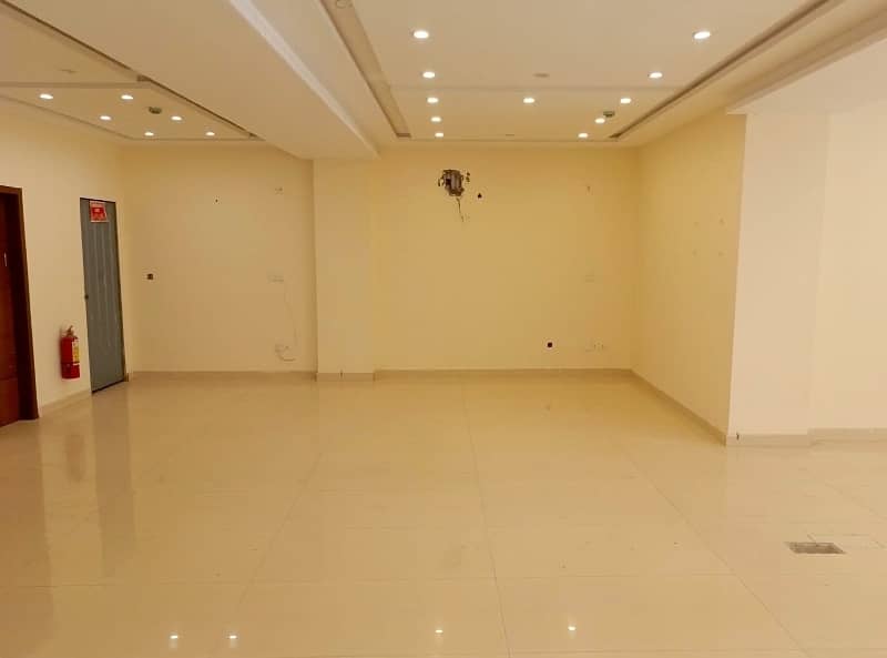 8 Marla 3rd Floor Office For Rent In DHA Phase 8,Block D Broadway, Reasonable Price And Suitable Location for Marketing Work Pakistan Punjab Lahore. 4