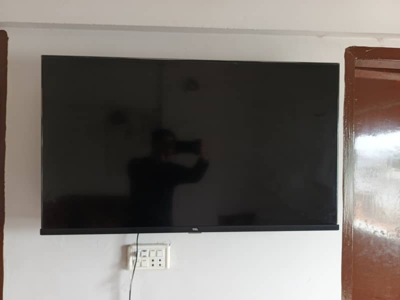 TCL Smart LED 43 iches for sell only 2 years used 2