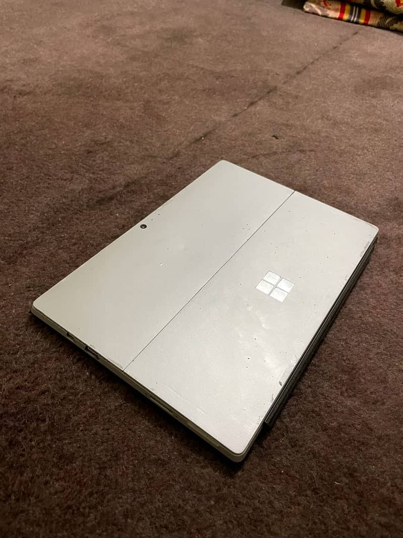 Microsoft surface pro 4 core i5-6th generation 6