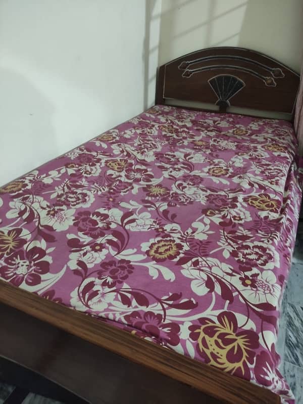 2 single bed ( original wood) 1