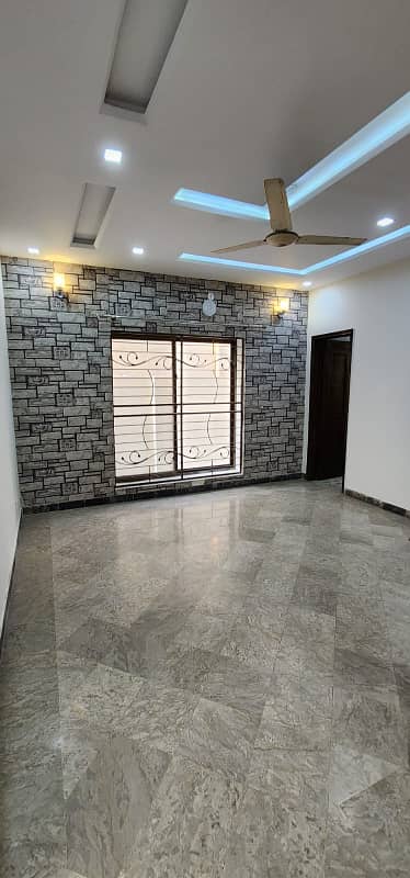 10 Marla Like New House For Sale In Sector B Bahria Town Lahore 11