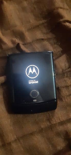 Moto RAZR 2019 PTA Approved Flip Phone 3