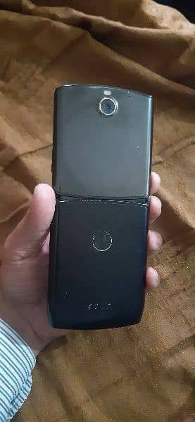 Moto RAZR 2019 PTA Approved Flip Phone 5