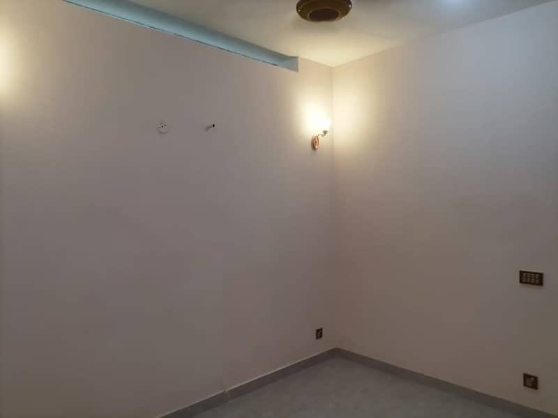 5 Marla Spacious Lower Portion Available In Low Cost - Block E For rent 2