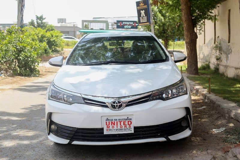 Toyota Altis Grande 2017 1