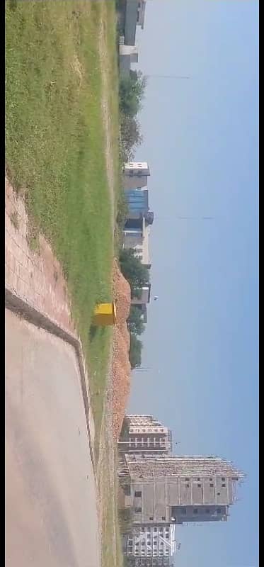 1 kanal 500 yards plot with easy approach from main road. near to business district and new bahria head off. dem 1 90 Crore 4