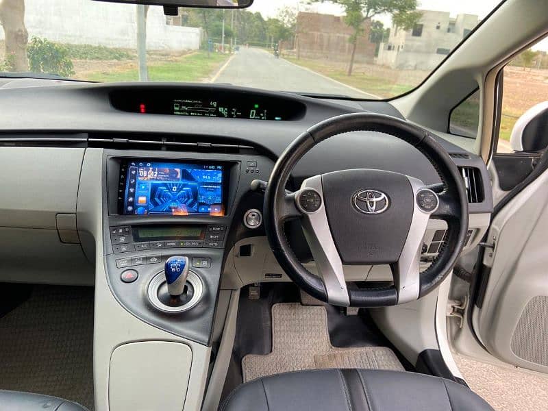 Toyota Prius 2014/10 Lahore REG Totally Genuine 1