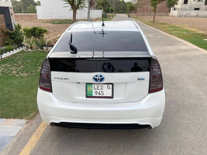 Toyota Prius 2014/10 Lahore REG Totally Genuine 7