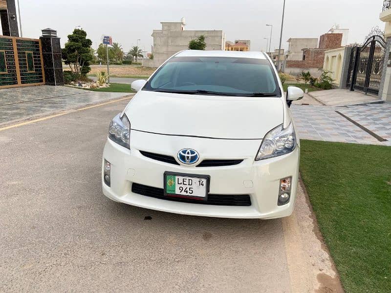 Toyota Prius 2014/10 Lahore REG Totally Genuine 9