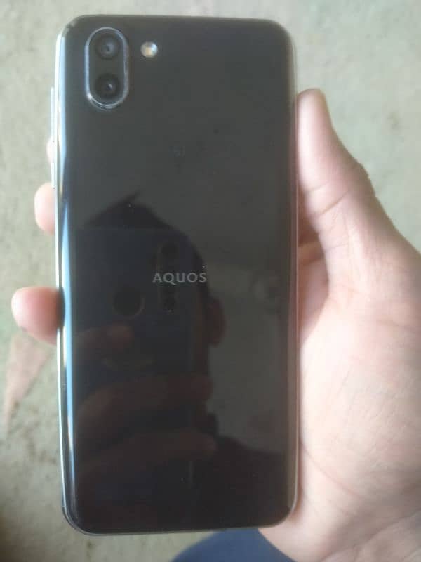 sharp Aquos r2 1