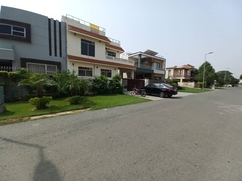 10 Marla Full Basement House For Sale in DHA Phase 5 7