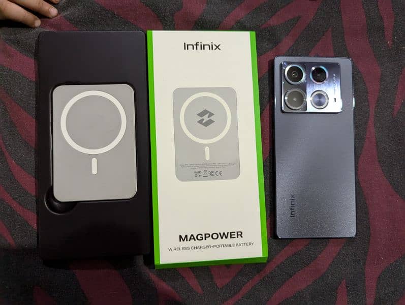 Infinix Note 40 With Wireless Charger & Box 7