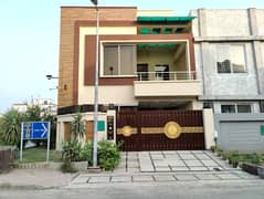 GOLDEN OPPORTUNITY TO BUY 5 MARLA FURNISHED HOUSE