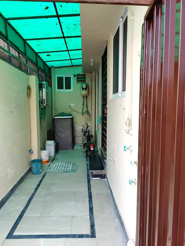 GOLDEN OPPORTUNITY TO BUY 5 MARLA FURNISHED HOUSE 8