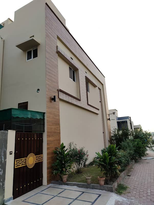 GOLDEN OPPORTUNITY TO BUY 5 MARLA FURNISHED HOUSE 9