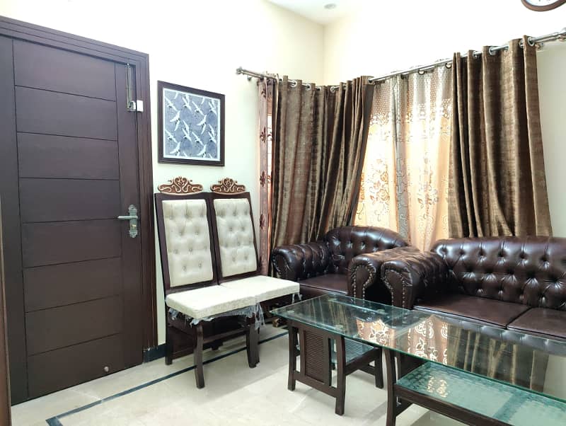 GOLDEN OPPORTUNITY TO BUY 5 MARLA FURNISHED HOUSE 10