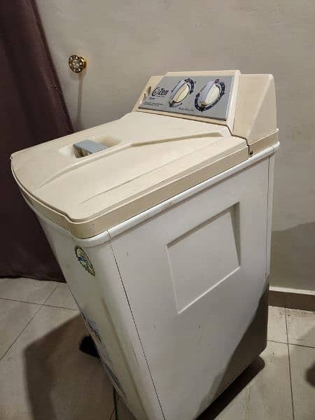 dryer machine in excellent condition only one year use 2