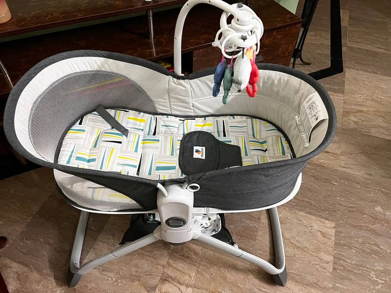 Mastela 6 in 1 Multi-Function Bassinet 4