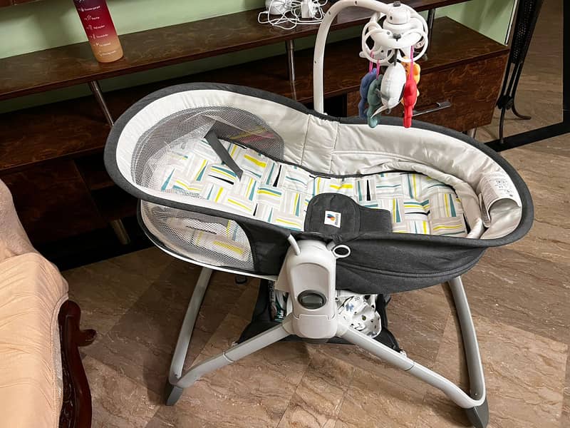 Mastela 6 in 1 Multi-Function Bassinet 5