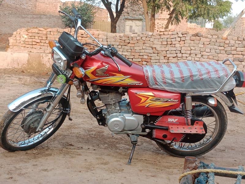 conditions 9/10 bike bilqul ok h jis na lana h wo rabta kry 0