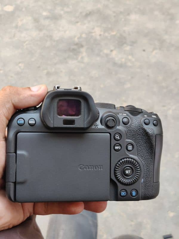 Canon R6 . Body 10/10. orignal 1 battery+charger. With Box . SC (30k) 1