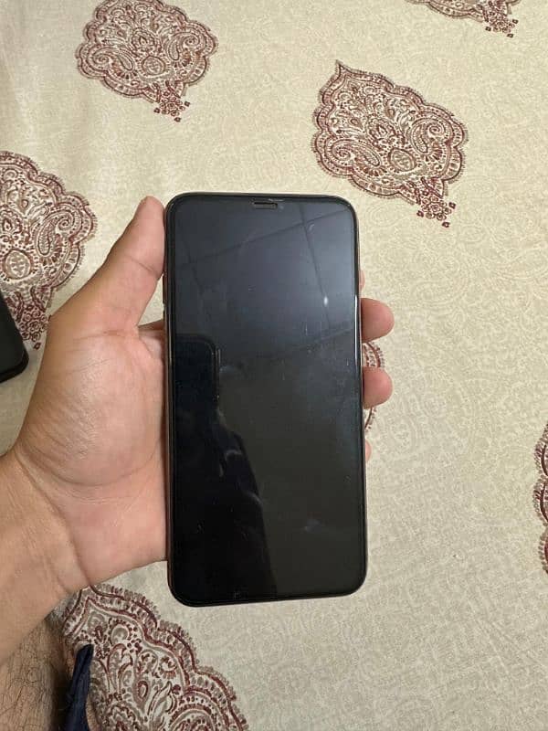 iPhone 11 pro max (non pta) 4