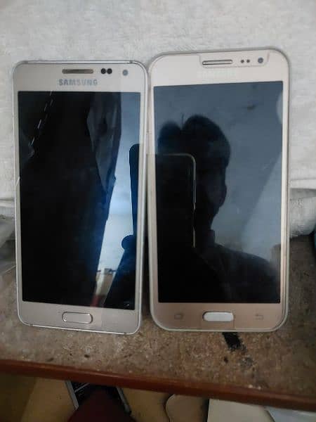 2 mobile samsung j2 or samsung aplha. 03255230843 1