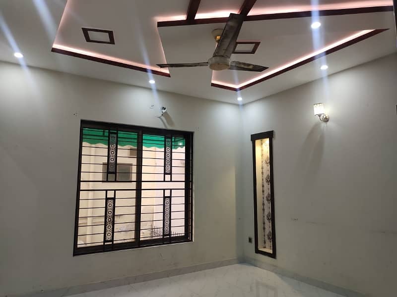 brand new type Uper portion for rent ready to shift near to main kahyban jinha rood 8