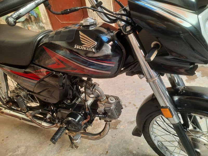 Honda CD 70 Dream 9