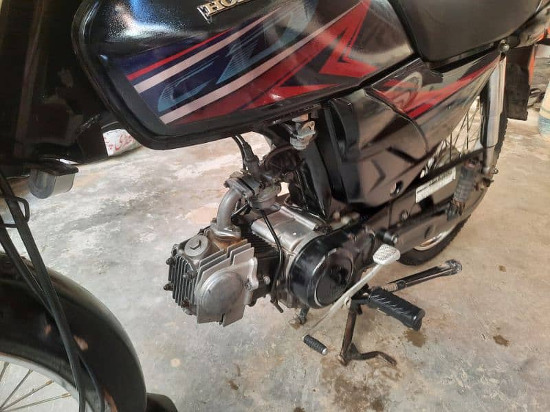 Honda CD 70 Dream 13