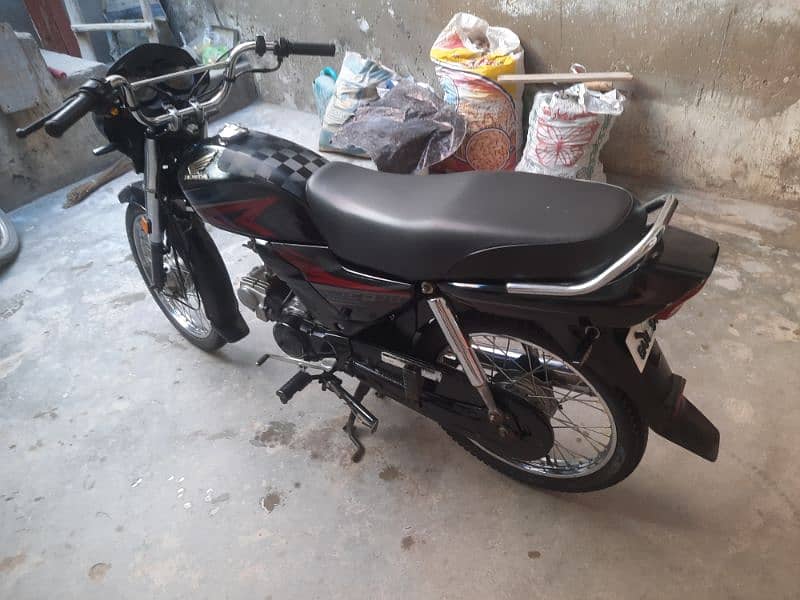 Honda CD 70 Dream 14