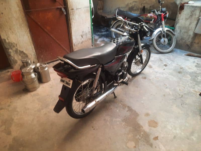 Honda CD 70 Dream 17