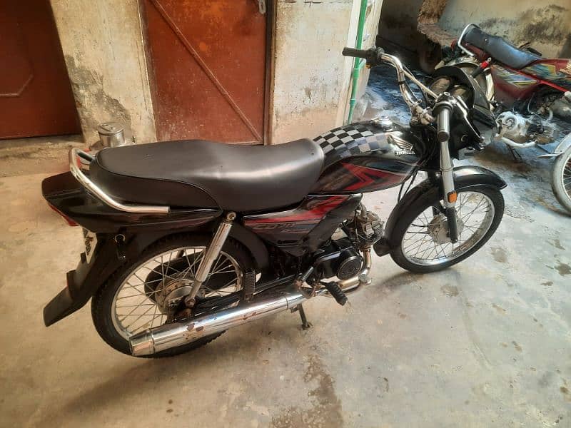 Honda CD 70 Dream 18