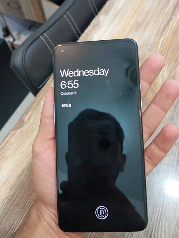 Oneplus 9.10/10 condition. Dual sim approved. (12/256gb) storage. 1