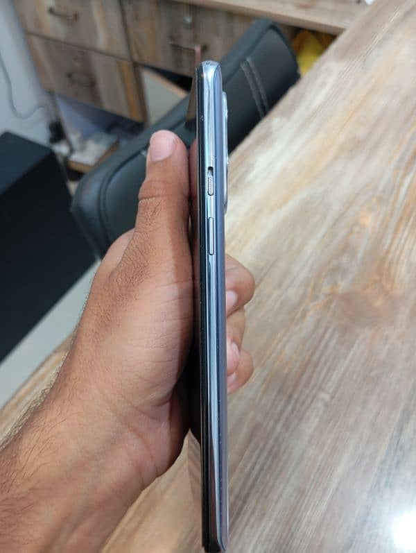 Oneplus 9.10/10 condition. Dual sim approved. (12/256gb) storage. 3