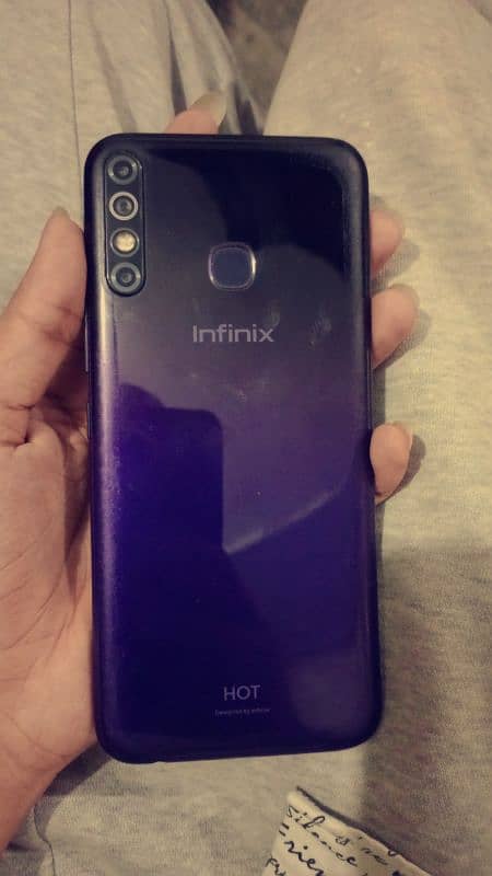 Infinix Hot 8 1